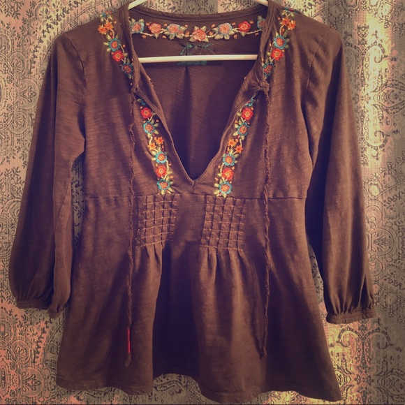 ✨3/$20✨Free People embroidered neckline top 🌺🌸🌼 - Picture 1 of 4